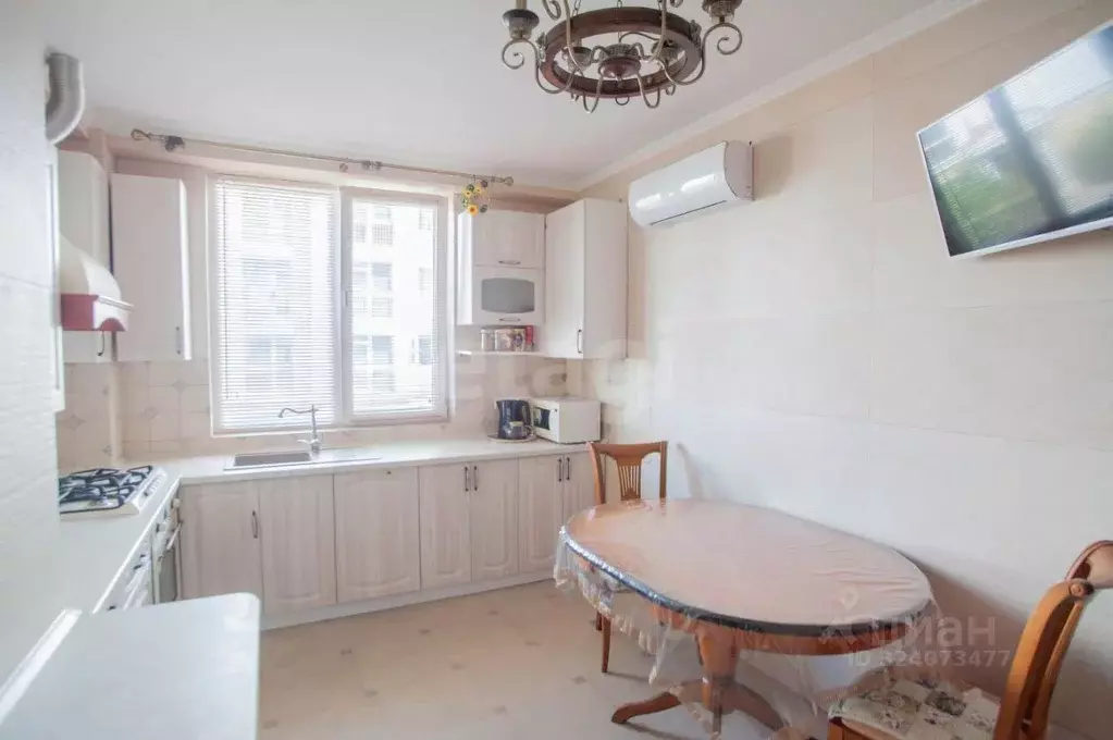 3-к кв. Севастополь ул. Челнокова, 17к1 (86.9 м) - Фото 0