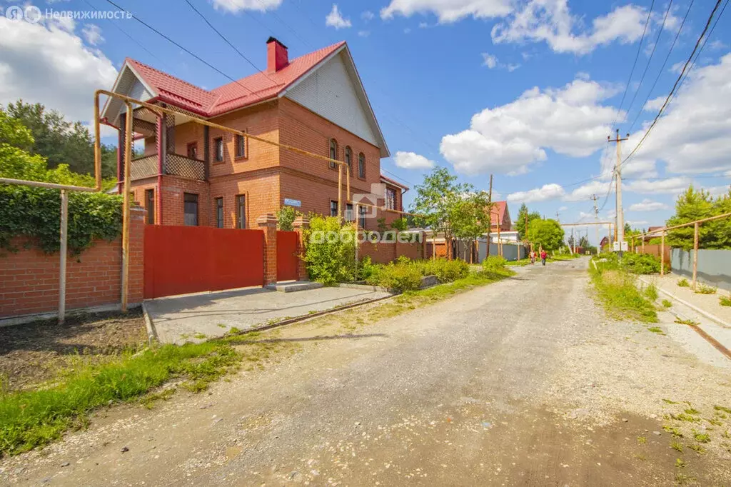 Дом в село Курганово, Школьная улица, 10 (300 м) - Фото 1
