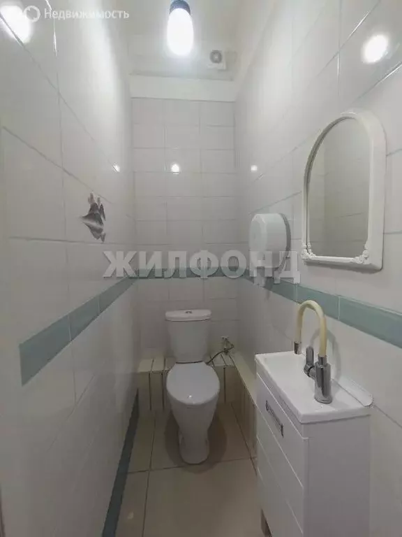 2-комнатная квартира: Барнаул, микрорайон ВРЗ, улица Воровского, 108 ... - Фото 0