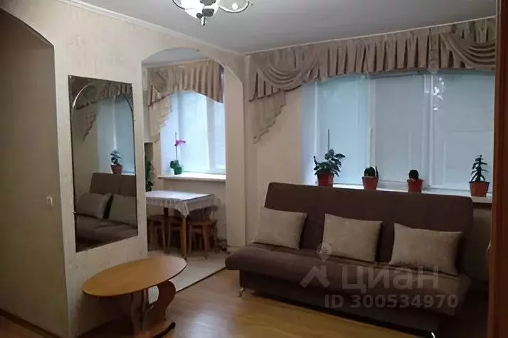 3-к кв. Крым, Феодосия ул. Победы, 15 (50.0 м) - Фото 0