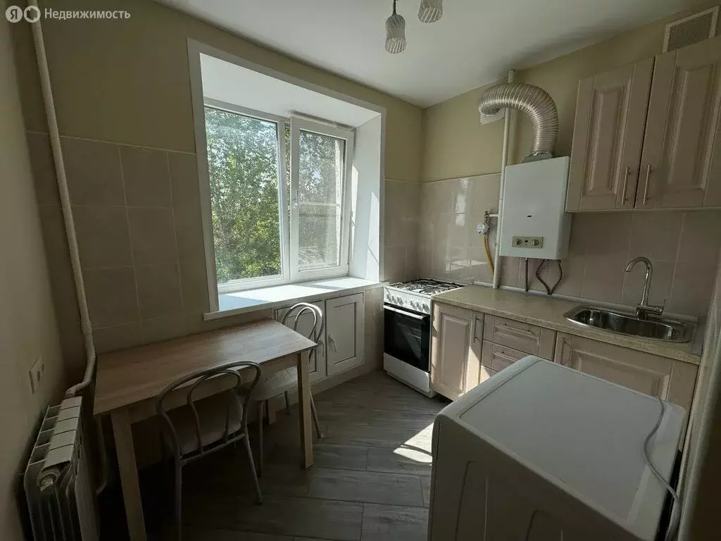 3-комнатная квартира: Казань, улица Рахимова, 25 (51.7 м) - Фото 1
