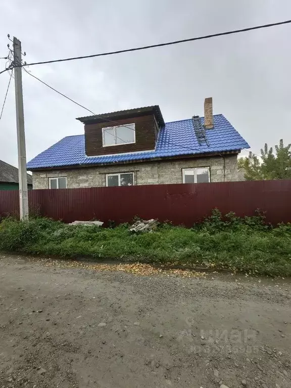 Дом в Хакасия, Абакан Таштыпская ул., 105 (300 м) - Фото 1