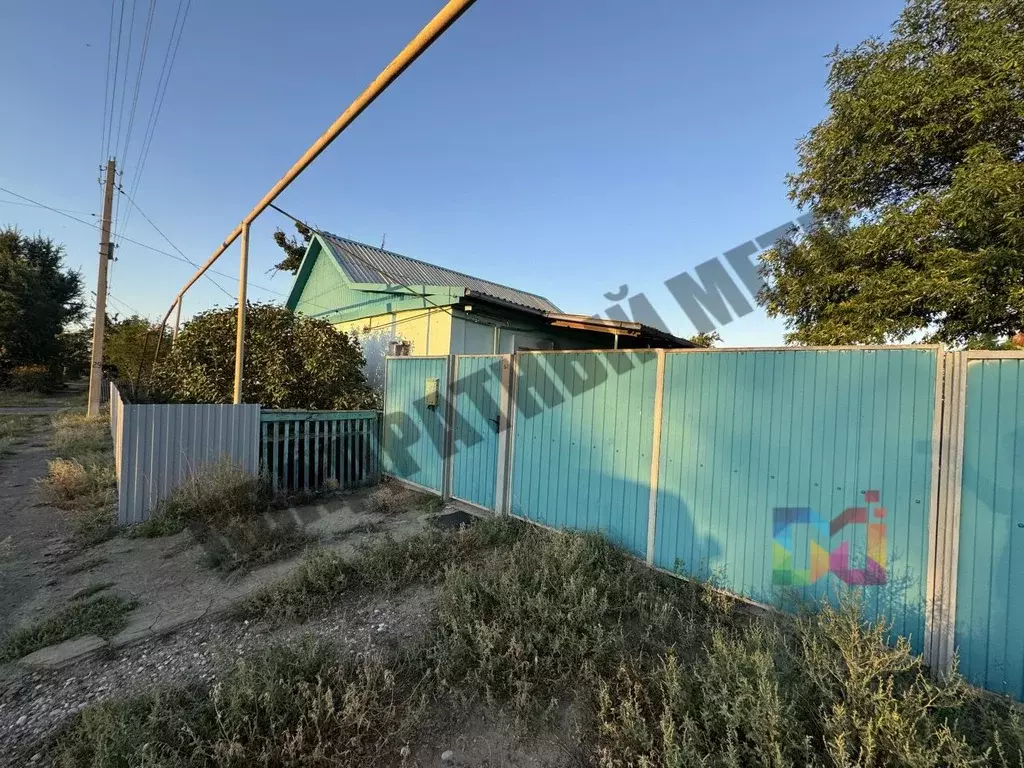 Дом в Калмыкия, Целинный район, с. Троицкое ул. Слизского, 51 (69 м) - Фото 1