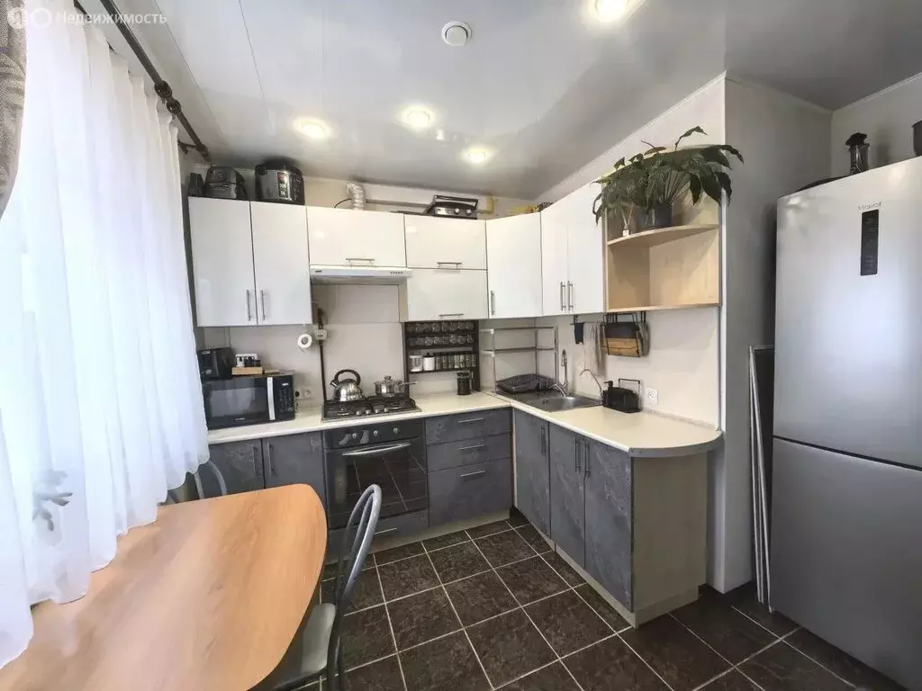 3-комнатная квартира: Омск, микрорайон Заозёрный, Коммунальная улица, ... - Фото 2