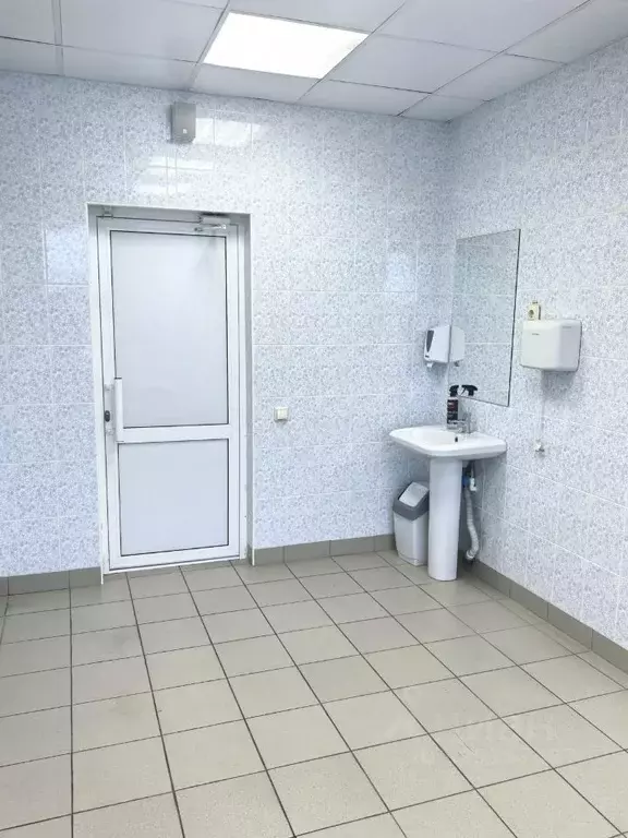 Помещение свободного назначения в Красноярский край, Красноярск ... - Фото 1