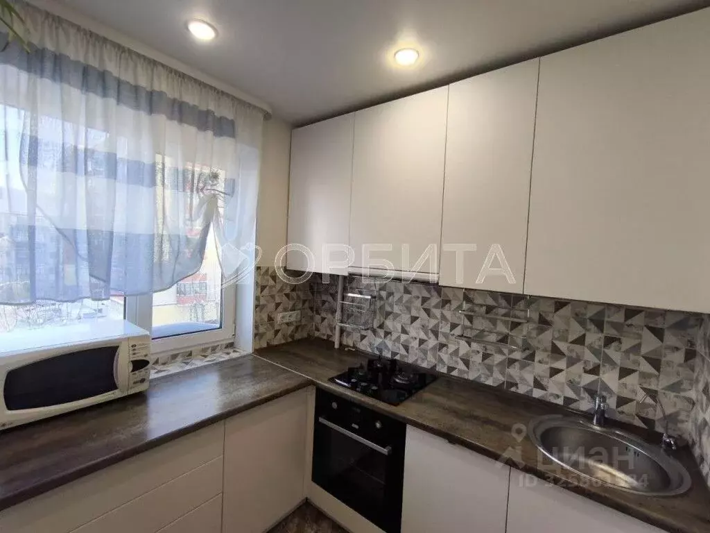 3-к кв. Тюменская область, Тюмень Севастопольская ул., 37 (58.2 м) - Фото 1