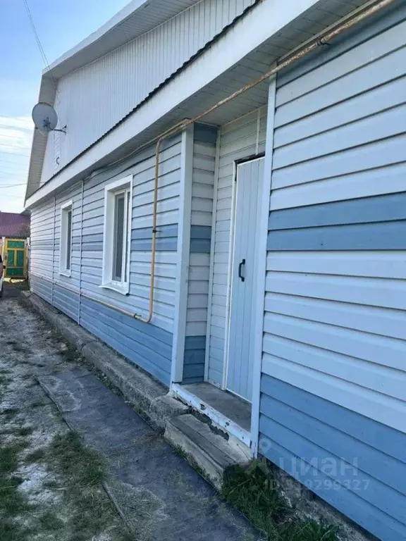 Дом в Омская область, Азовский Немецкий Национальный район, с. ... - Фото 0