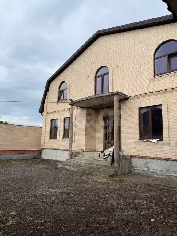Дом в Ингушетия, Карабулак ул. Бородацкого (360 м) - Фото 1