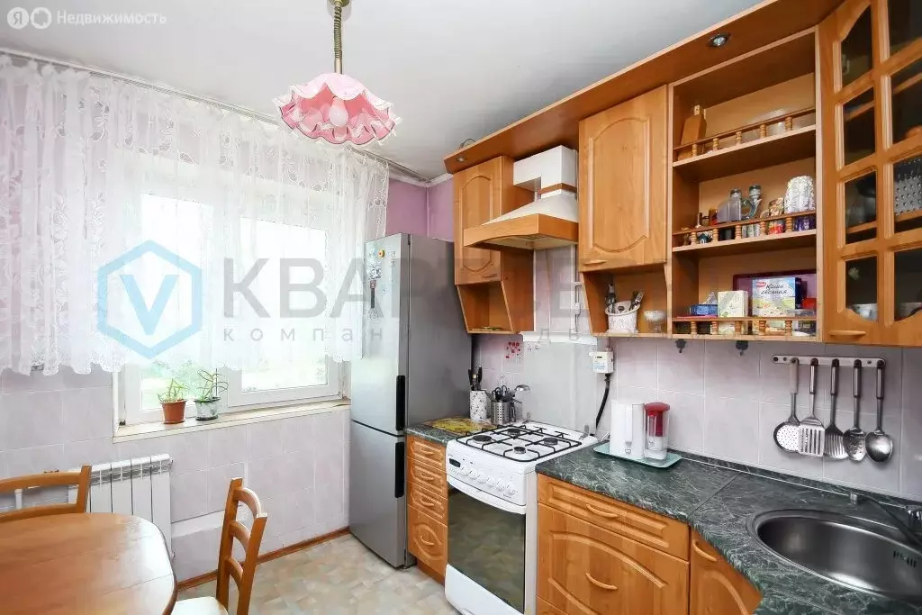 3-комнатная квартира: Омск, улица Сулеймана Стальского, 9 (50.2 м) - Фото 0