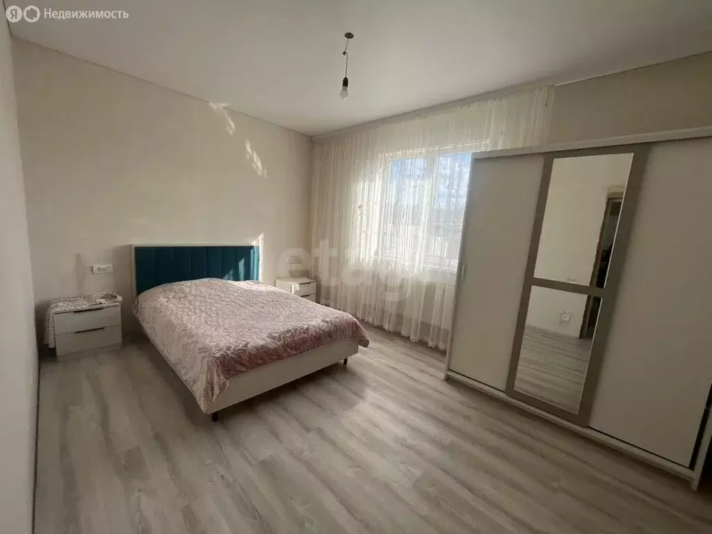 Дом в село Октябрьское, Тарская улица (240 м) - Фото 1