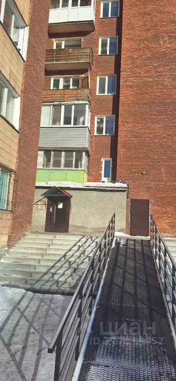 Комната Омская область, Омск ул. 10 лет Октября, 141 (16.4 м) - Фото 2