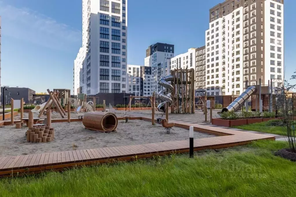 2-к кв. Тюменская область, Тюмень ул. Братьев Бондаревых, 5 (65.5 м) - Фото 1