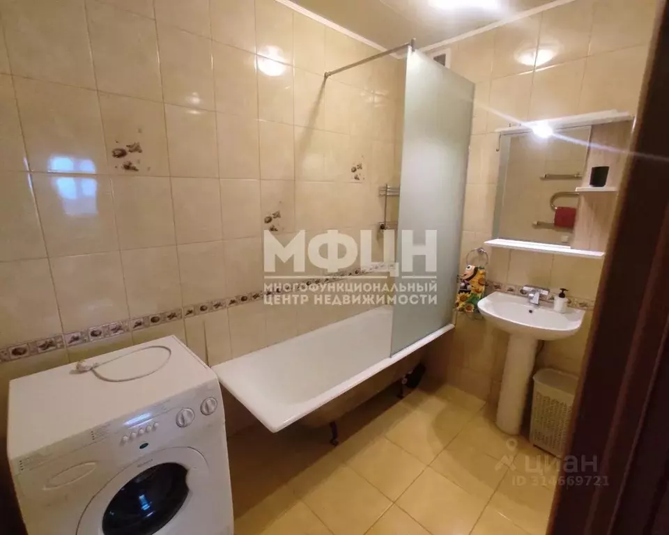 2-к кв. Карелия, Петрозаводск ул. Льва Толстого, 22 (75.0 м) - Фото 0