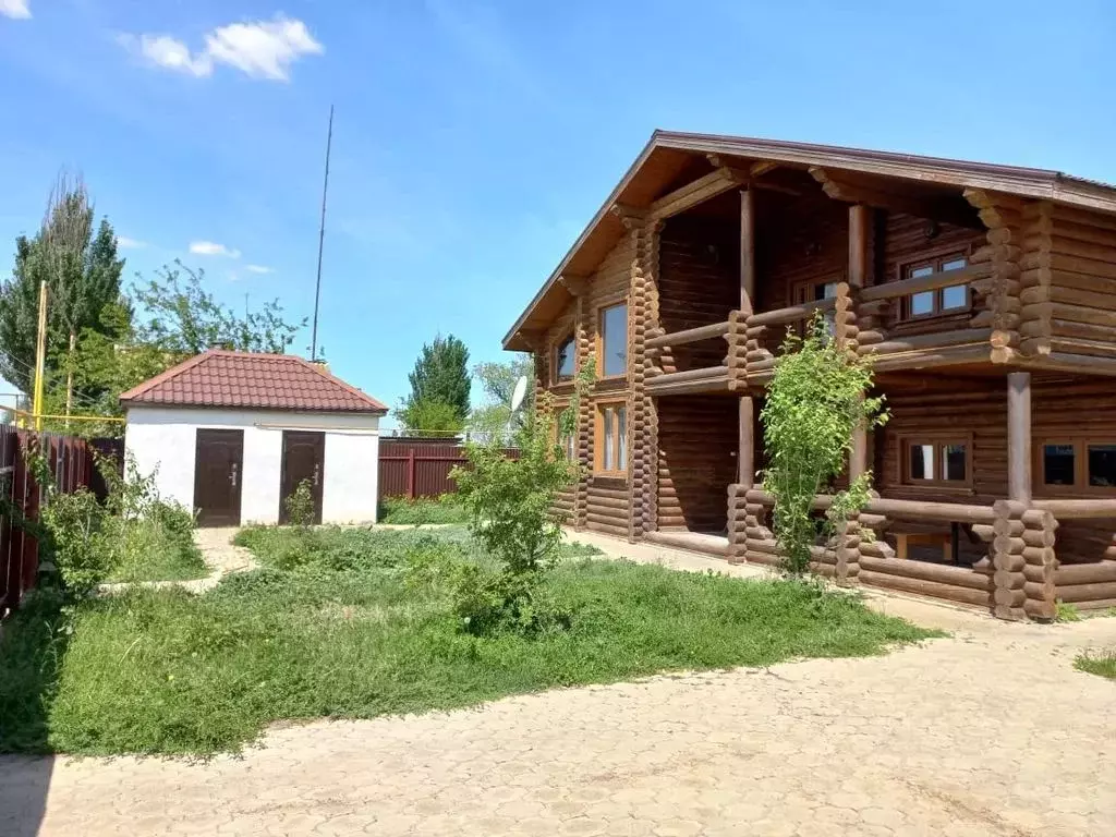 Дом в Астраханская область, Икрянинский район, с. Вахромеево Волжская ... - Фото 1