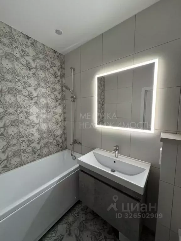 2-к кв. Тюменская область, Тюмень ул. Республики, 204к10 (70.3 м) - Фото 1