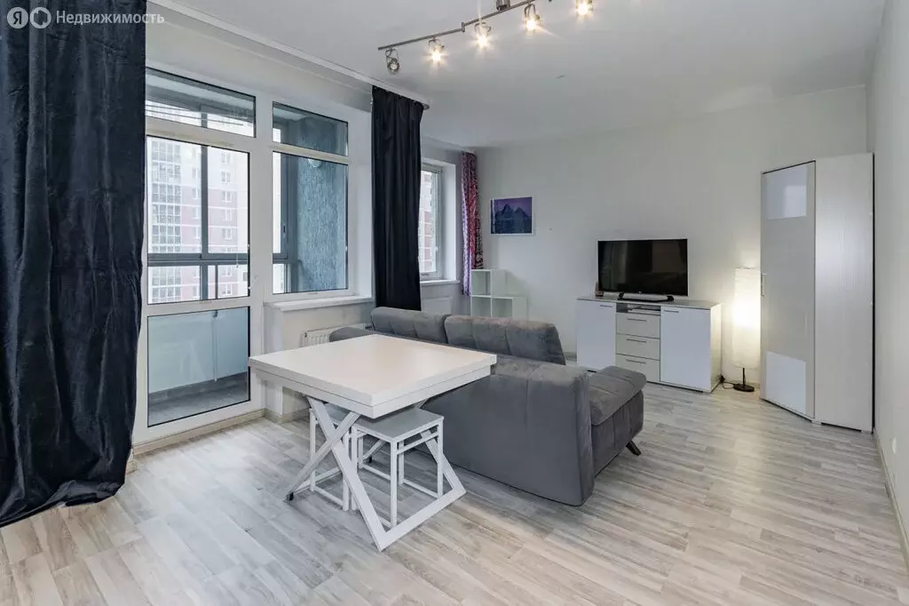 Квартира-студия: Екатеринбург, улица Евгения Савкова, 4 (31 м) - Фото 1
