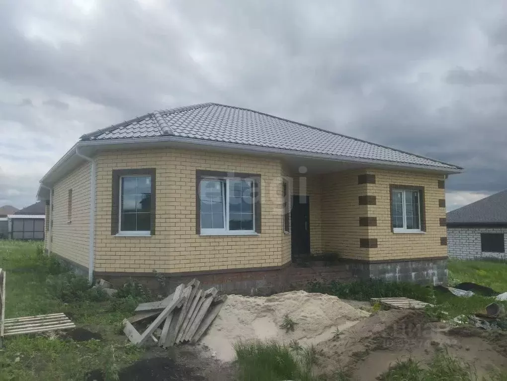 Дом в Белгородская область, Белгородский район, Дубовское с/пос, с. ... - Фото 1