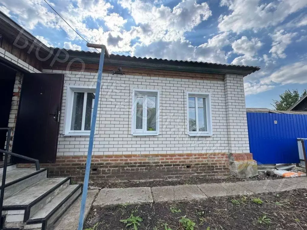 Дом в Саратовская область, Балашовский район, с. Тростянка Советская ... - Фото 1