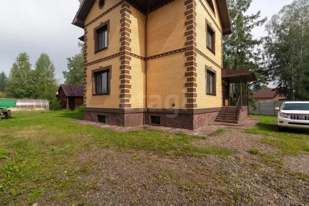 Дом в Красноярский край, Красноярск городской округ, пос. Минино ул. ... - Фото 1