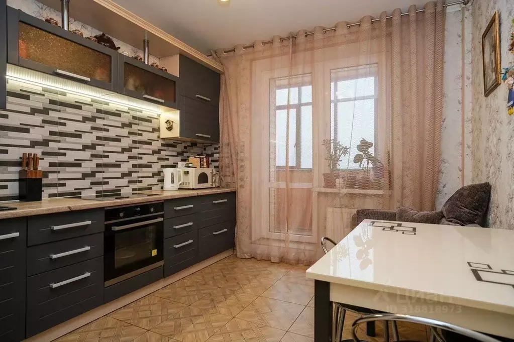 2-к кв. Татарстан, Казань ул. Баки Урманче, 5 (64.0 м) - Фото 1