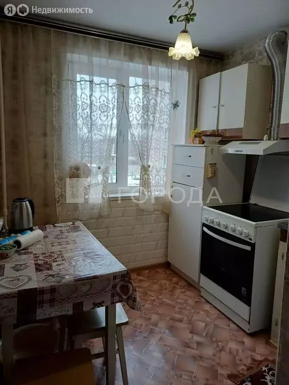 3-комнатная квартира: Барнаул, улица Юрина, 230 (63 м) - Фото 1