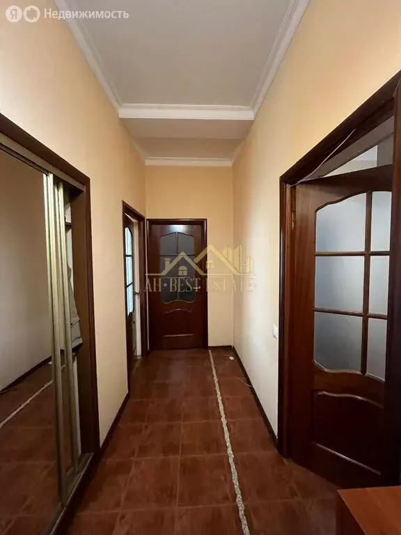 3-комнатная квартира: Владикавказ, улица Маркуса, 2 (100 м) - Фото 1