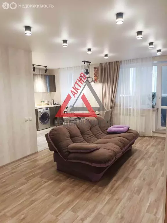 4-комнатная квартира: Каменск-Уральский, улица Суворова, 38 (83.4 м) - Фото 1
