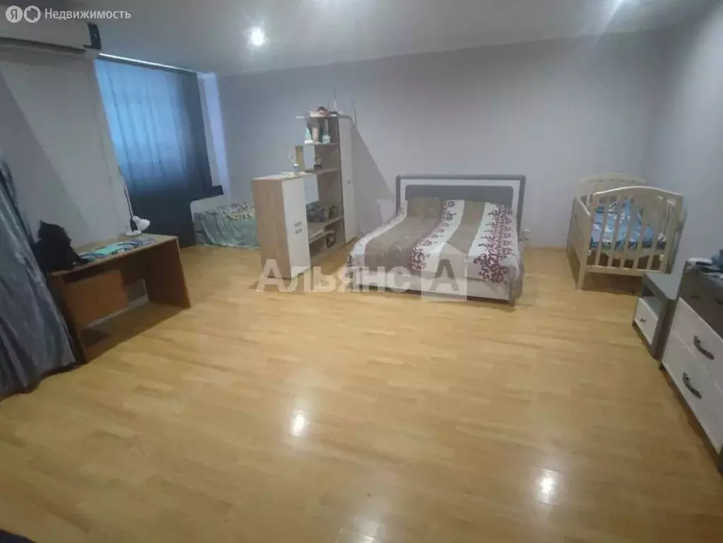 2-комнатная квартира: Каменск-Шахтинский, улица Гагарина, 71А (83 м) - Фото 0
