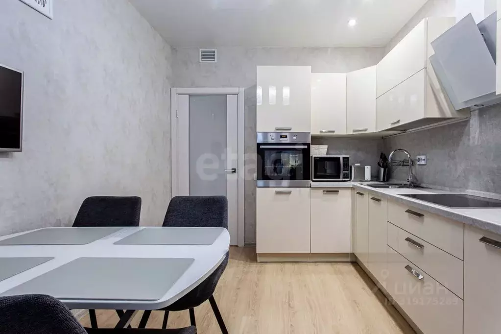 3-к кв. Санкт-Петербург просп. Королева, 59к2 (70.6 м) - Фото 1