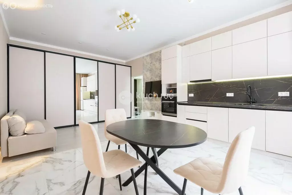 2-комнатная квартира: Казань, улица Адоратского, 1 (55 м) - Фото 0
