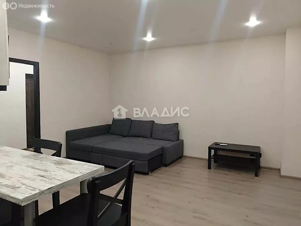 2-комнатная квартира: Волгоград, улица Расула Гамзатова, 11 (55.1 м) - Фото 0