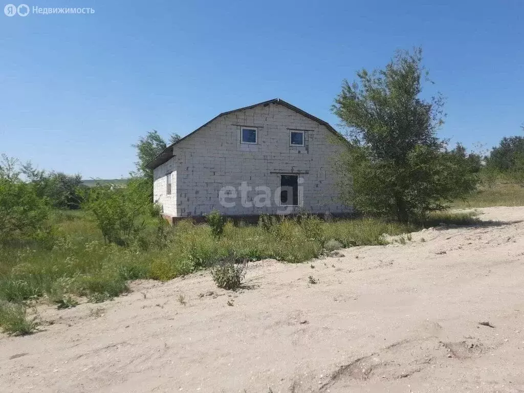 Дом в село Александровка, Песчаная улица (180 м) - Фото 1