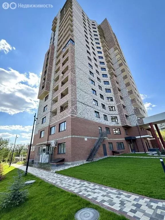 3-комнатная квартира: Волгоград, улица Полоненко, 4А (93 м) - Фото 1