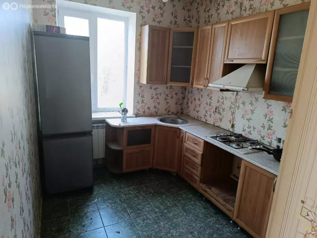 3-комнатная квартира: Гуково, посёлок шахты Антрацит, Комсомольская ... - Фото 1