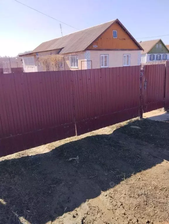 Дом в Оренбургская область, Переволоцкий район, с. Степановка Заречная ... - Фото 1