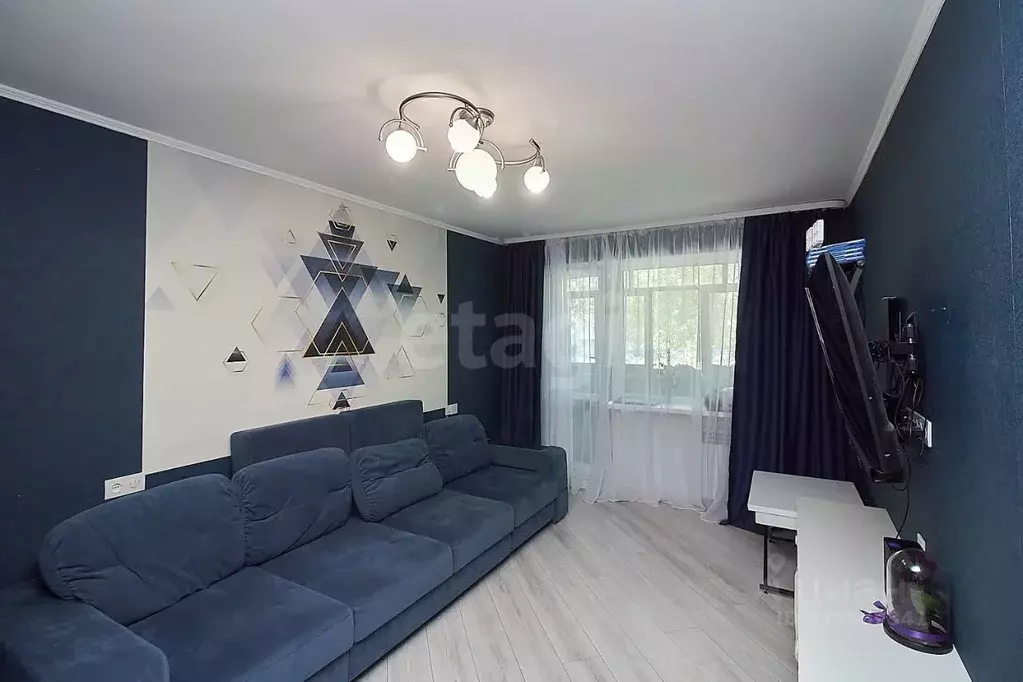 2-к кв. Тюменская область, Тюмень Одесская ул., 26 (44.6 м) - Фото 0