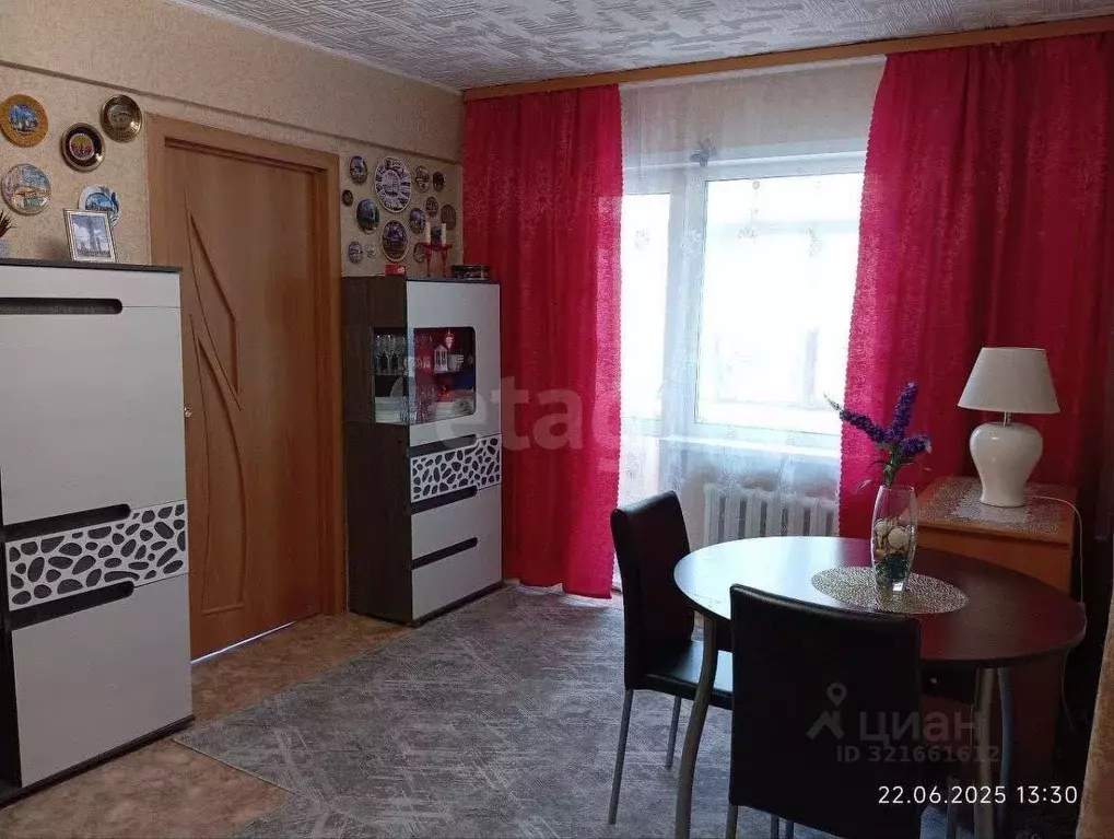 2-к кв. Омская область, Омск просп. Космический, 81 (45.0 м) - Фото 1