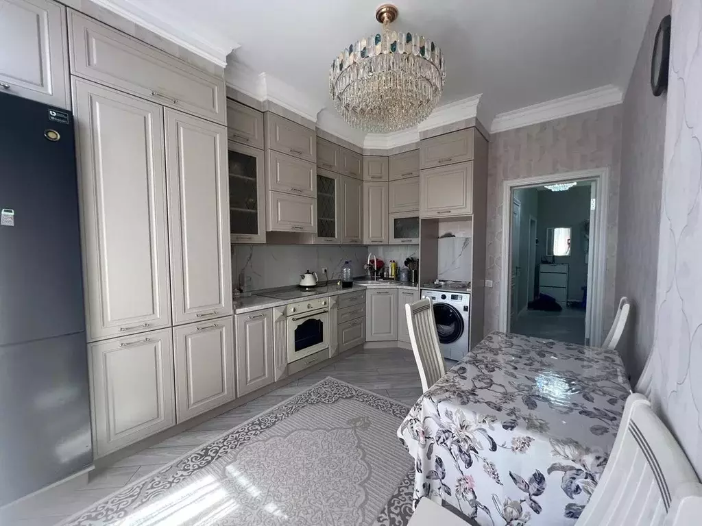 2-к кв. Дагестан, Каспийск Махачкалинская ул., 98Б (90.0 м) - Фото 0