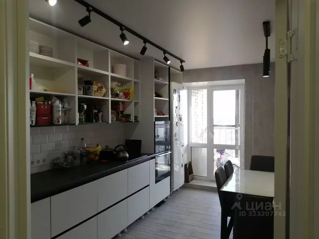 3-к кв. Омская область, Омск ул. Успенского, 31Б (82.0 м) - Фото 1