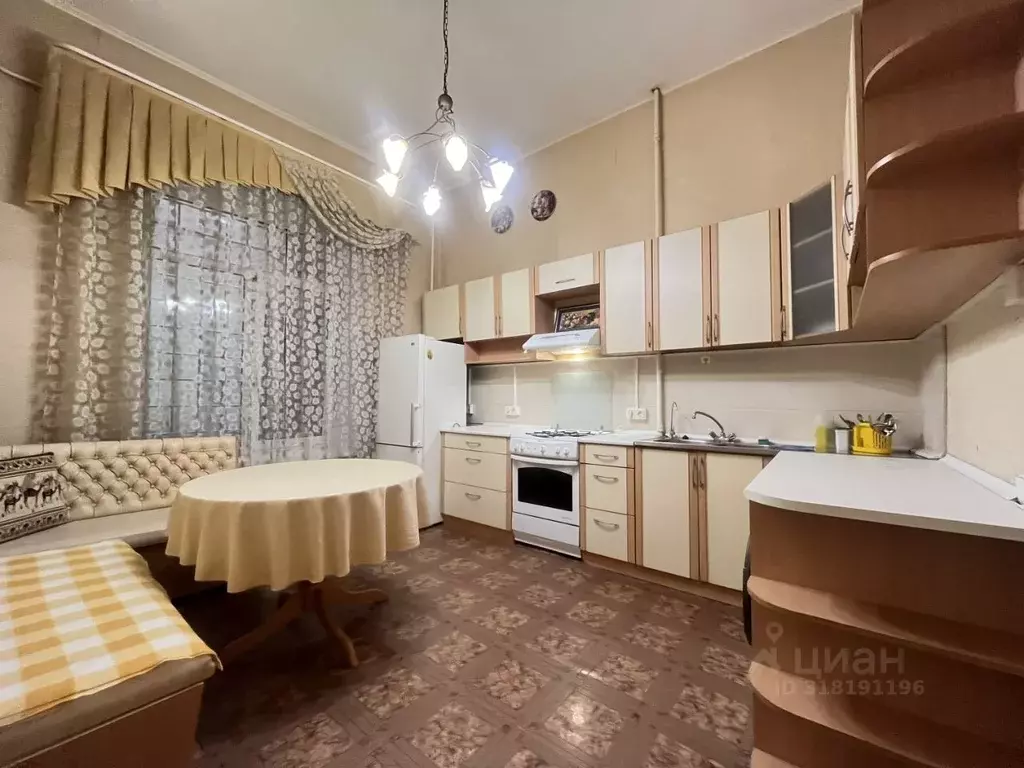 1-к кв. Санкт-Петербург 12-я Васильевского острова линия, 11 (63.0 м) - Фото 0