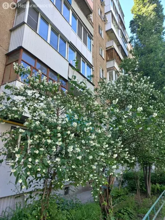 3-комнатная квартира: Саратов, улица имени В.М. Азина, 21А (58 м) - Фото 1