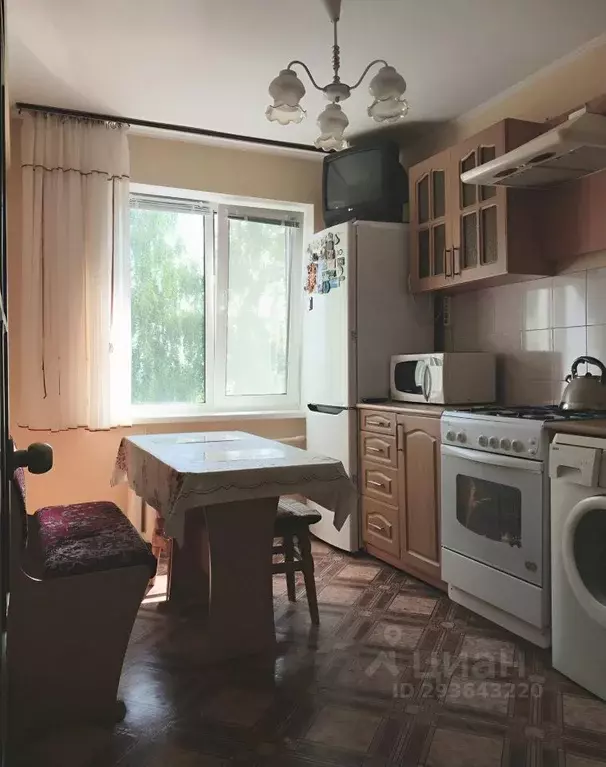 3-к кв. Брянская область, Дятьково 13-й мкр, 6 (70.0 м) - Фото 1