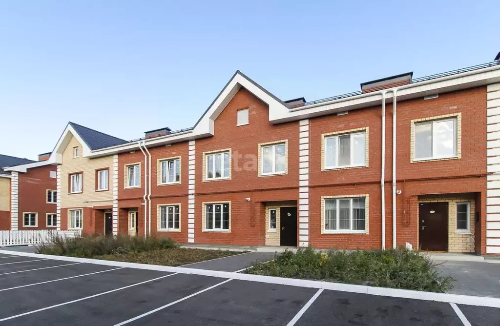 Таунхаус в Тюменская область, Тюмень ул. Алексея Рогожина (90 м) - Фото 1