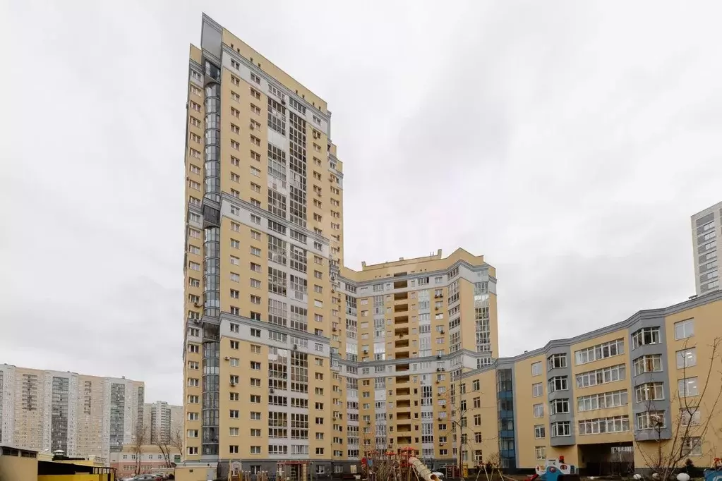 2-к кв. Свердловская область, Екатеринбург ул. Авиационная, 16 (67.9 ... - Фото 1