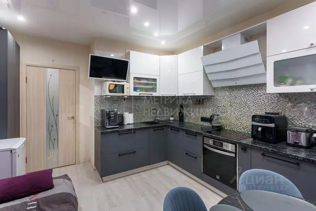 1-к кв. Тюменская область, Тюмень ул. Муравленко, 10 (49.1 м) - Фото 1