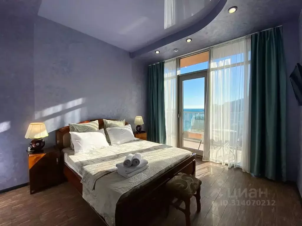 2-к кв. Крым, Алушта ул. Набережная, 18 А (55.0 м) - Фото 0