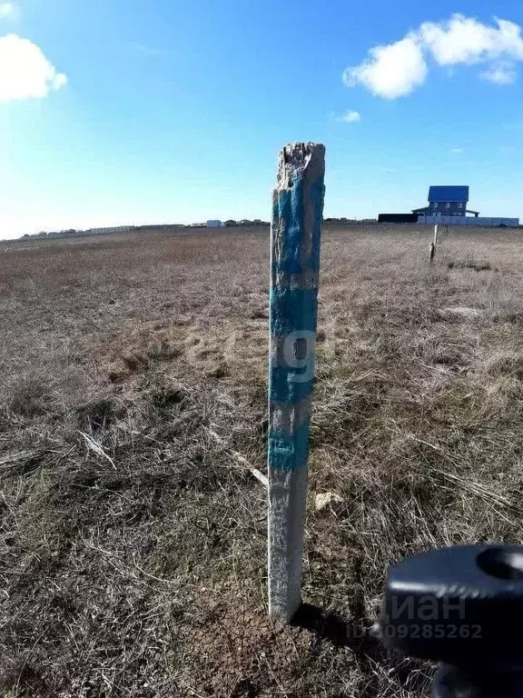 Участок в Крым, Сакский район, с. Уютное ул. Изумрудная (6.0 сот.) - Фото 0