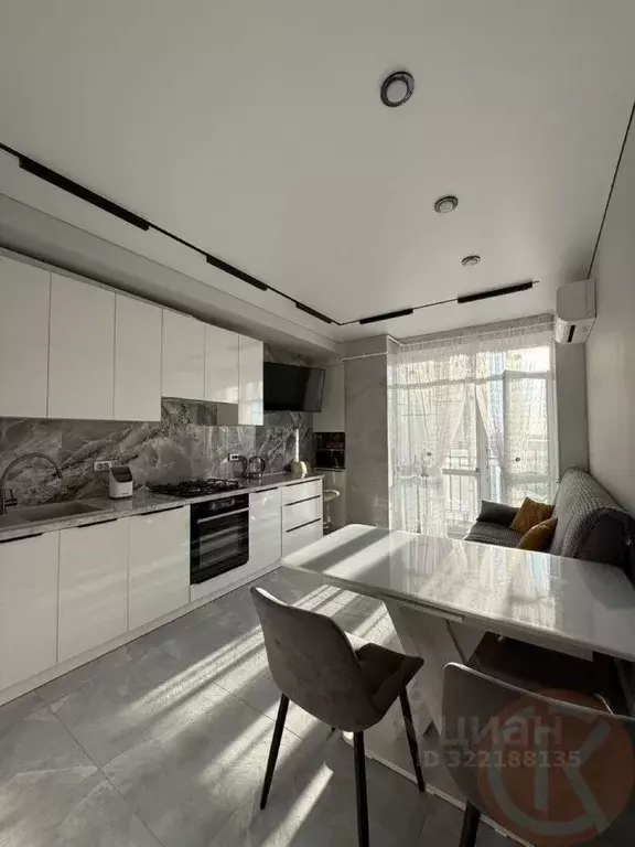 2-к кв. Крым, Евпатория просп. Ленина, 68к43 (57.0 м) - Фото 1