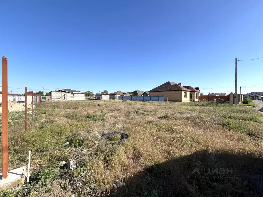 Участок в Волгоградская область, Волжский Лазурное СНТ, ул. ... - Фото 1