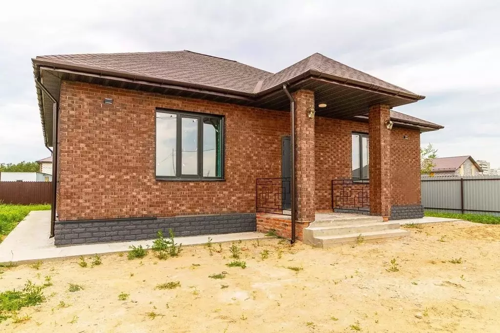 Дом в Омская область, Омский район, Богословское с/пос, с. ... - Фото 0